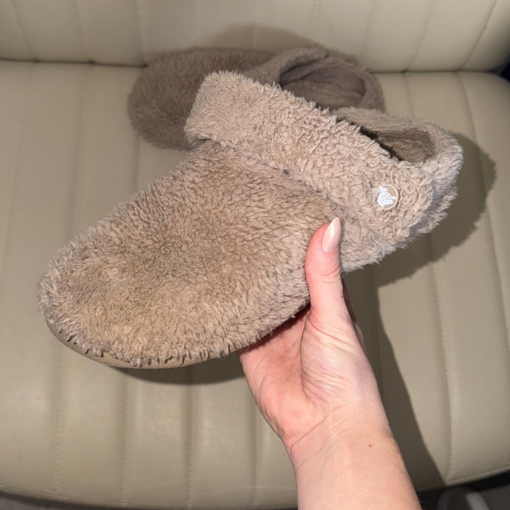 CROCS Tan Fuzzy Slippers with Logo Sole 8.5-9